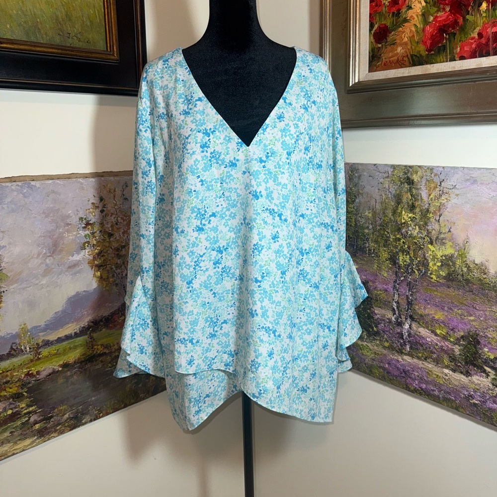 Vince Camuto Light Blue Floral V-Neck Blouse